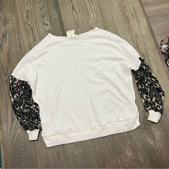 NWT Kenzie Parker Long Sleeve Top Cheetah Print Sleeves Waffle Knit White Size S - Picture 7 of 7
